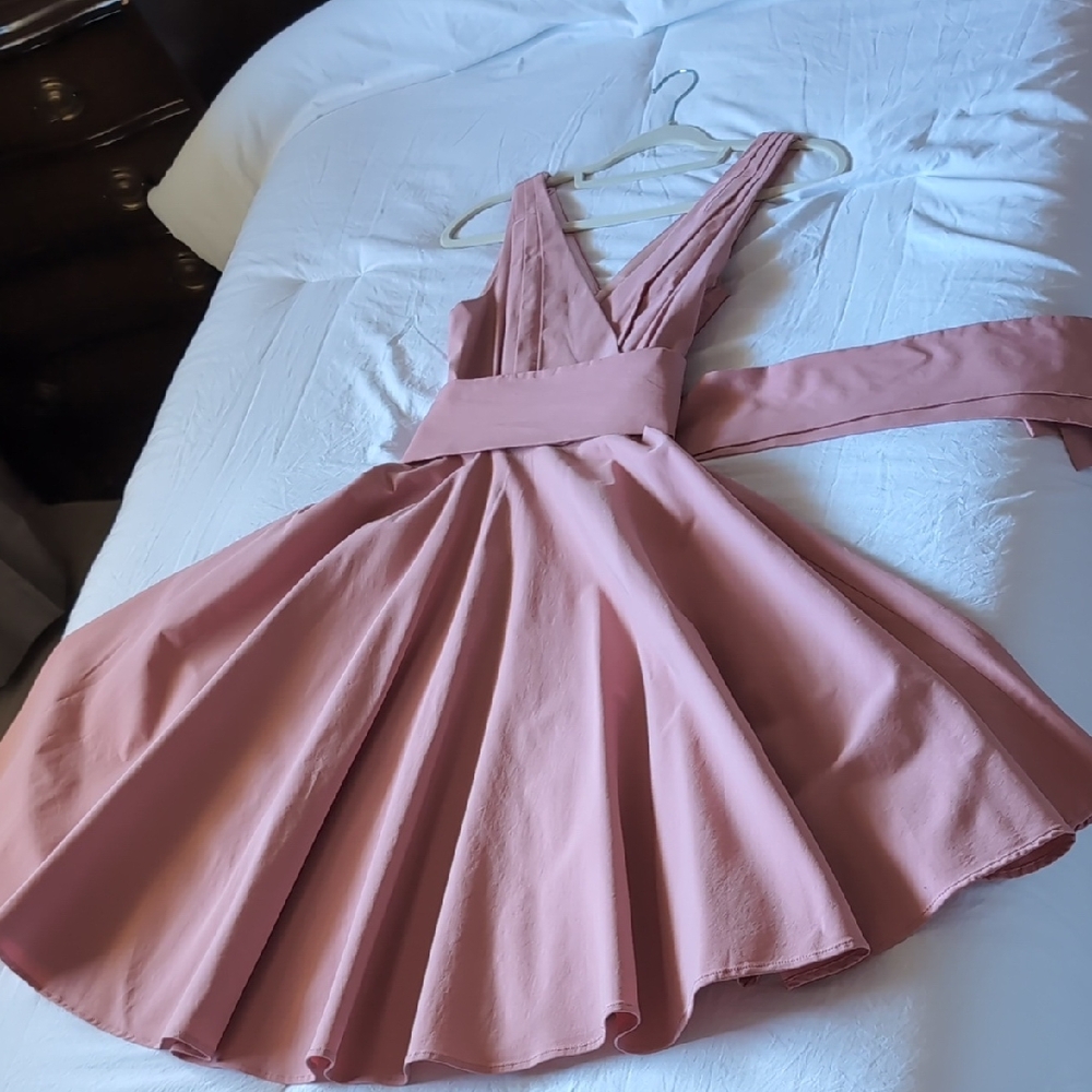 Classic V-Neck Midi Dress in Dusty Pink